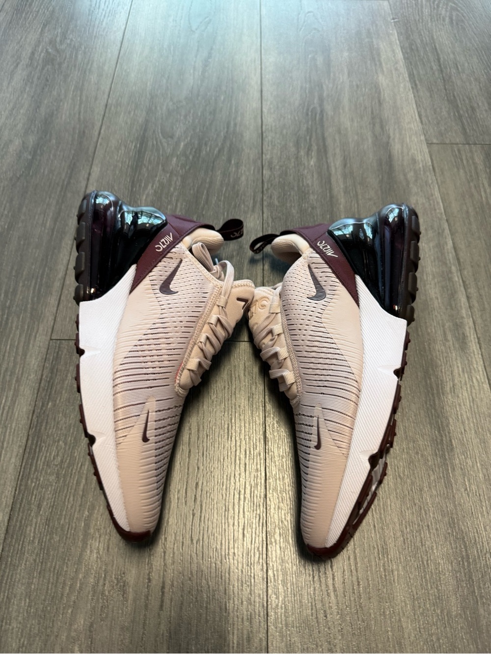 Nike Air Max 270 Silt Red Burgundy Crush Running Sneakers HJ3222-601 Women’s 9.5